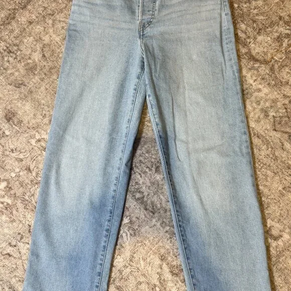 Levis Ribcage Straight Light Wash Jeans - size 29 - Picture 4 of 8